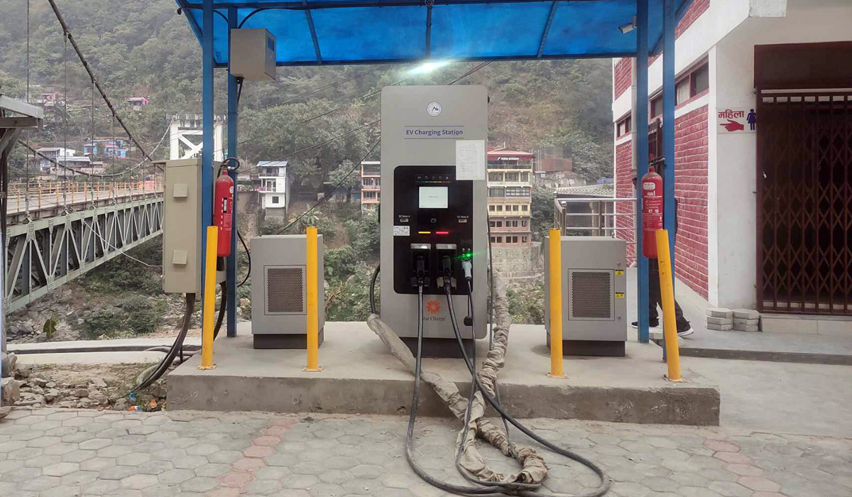 ‘चार्जिङ स्टेसन’ मर्मत नहुँदा सेवाग्राही समस्यामा 